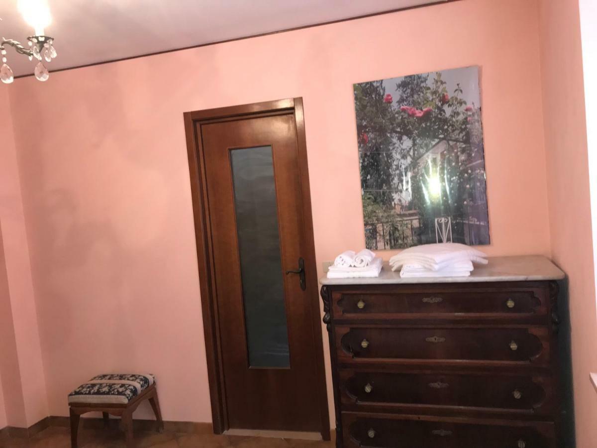 Apartamento Bed & Roses “Gege” La Morra Exterior foto