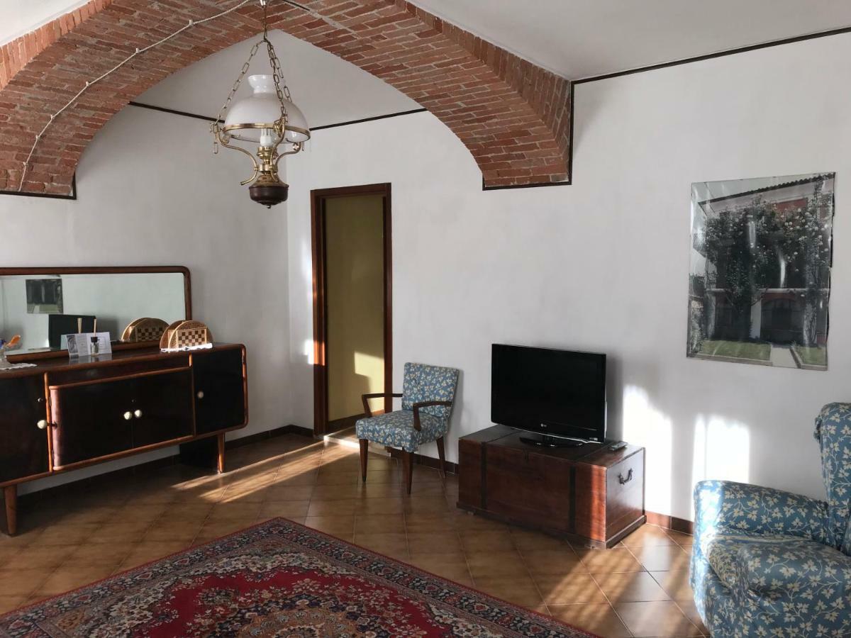 Apartamento Bed & Roses “Gege” La Morra Exterior foto