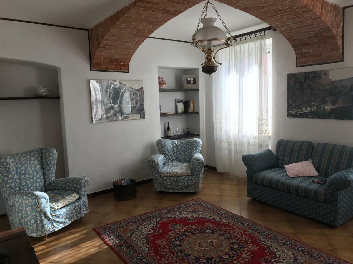 Apartamento Bed & Roses “Gege” La Morra Exterior foto